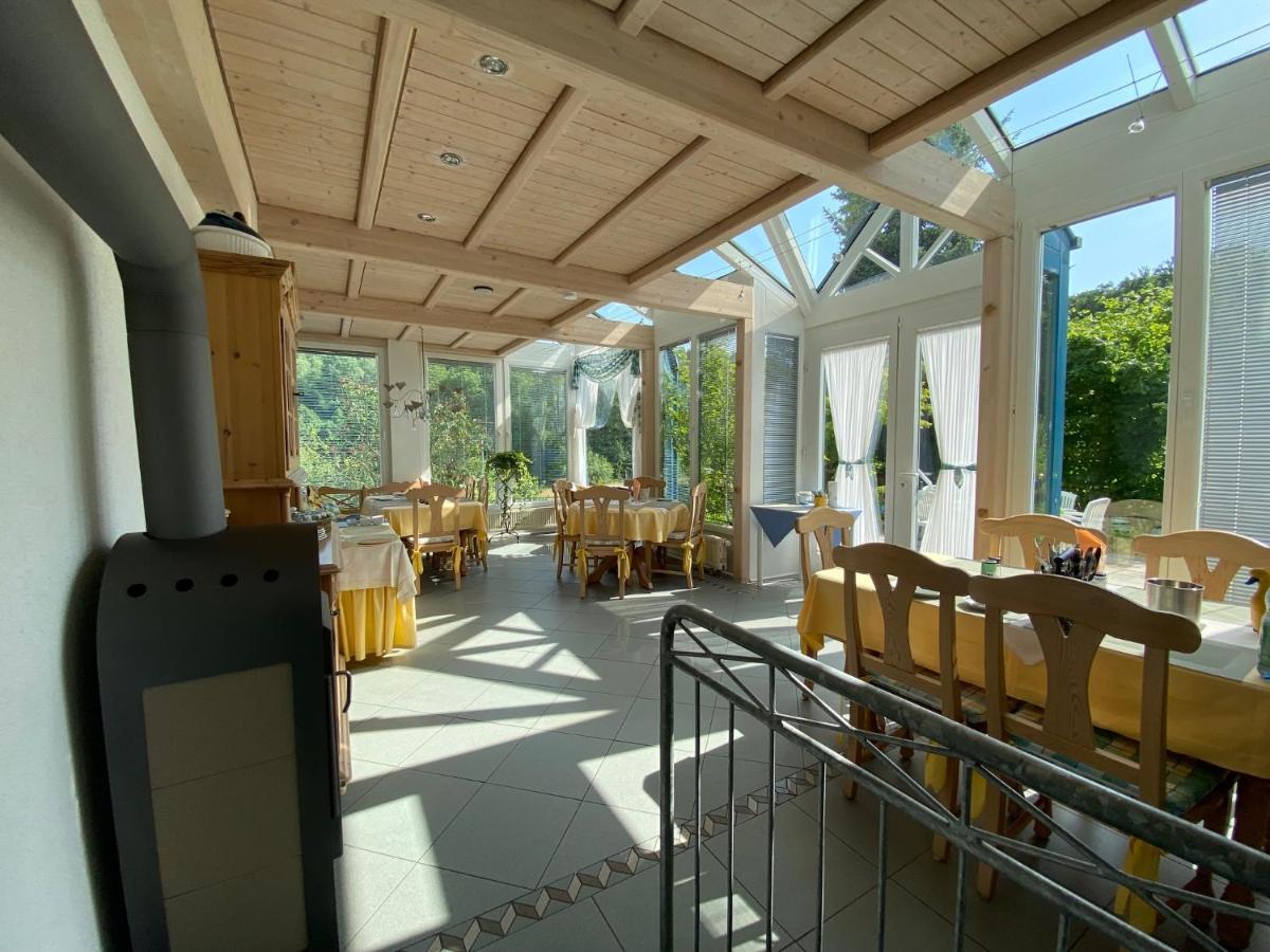 Pension-Ferienwohnung Liesbachtal Direkt Am Waldrand Bayerische Rhoen Schonau an der Brend Exterior photo